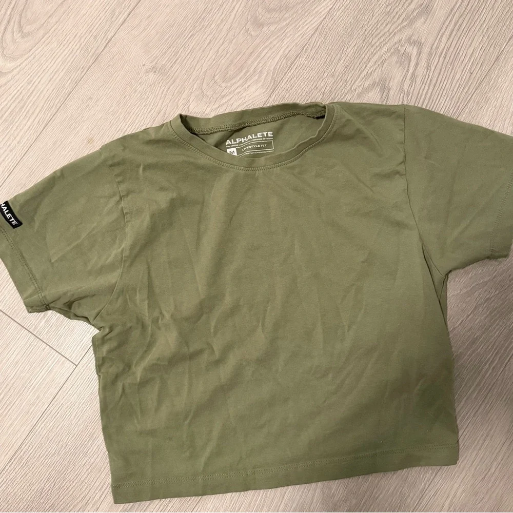 Alphalete Olive Green Cropped Tee - Size M - Picture 2 of 10